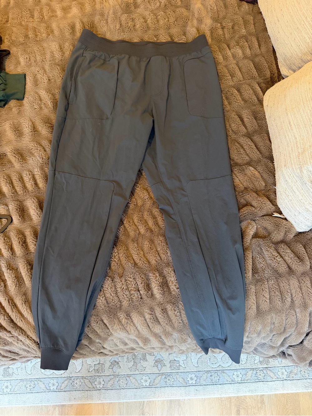 ALO Yoga Men's Charcoal Gray Jogger Sweatpants